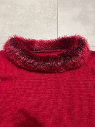 Maglione rosso con pelliccia
