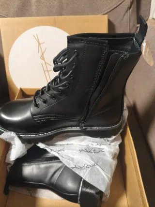 Botas militares negras talla 40 nuevas