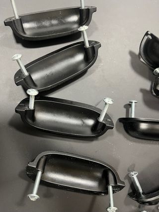 Tiradores negros para muebles