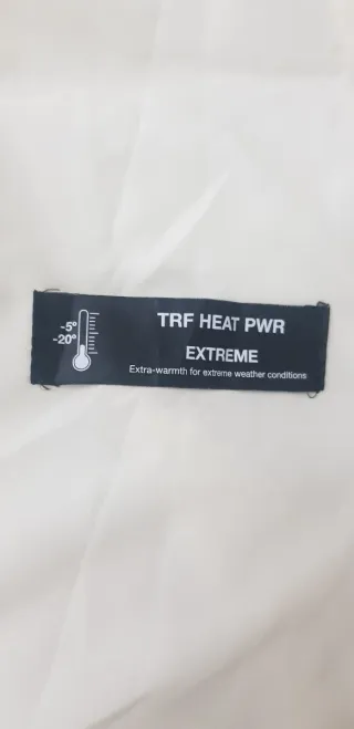 Abrigo acolchado blanco con capucha