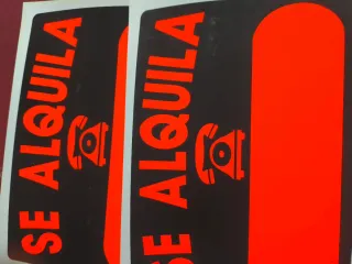 6 carteles de "Se alquila"