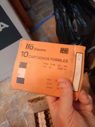 Lote de bastantes Fusibles Potencia Elevada