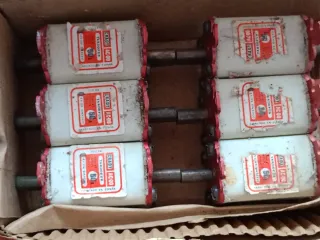 Lote de bastantes Fusibles Potencia Elevada