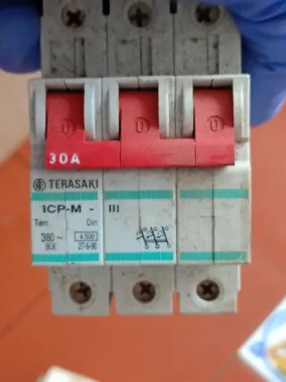 Lote de bastantes Fusibles Potencia Elevada