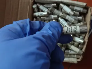 Lote de bastantes Fusibles Potencia Elevada