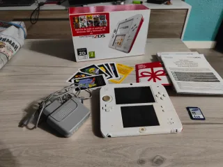 Nintendo 2DS Bianca con scheda SD