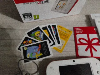 Nintendo 2DS Bianca con scheda SD