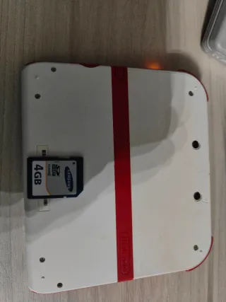 Nintendo 2DS Bianca con scheda SD