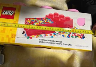 Caja de almacenamiento LEGO rosa y amarilla