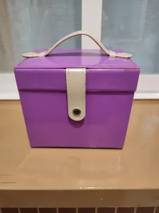 Joyería Morada con Espejo