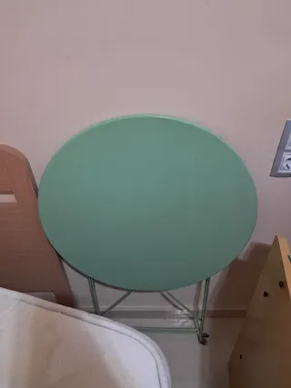 Mesa y 2 sillas balcón metal