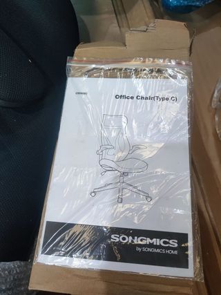 SONGMICS Silla de Oficina, Silla de Escritorio, Respaldo Ergonómico, Altura Ajustable, Reposabrazos Plegables, Silla Giratoria con Reposacabezas, Carga de 150 kg, Negro Tinta OBN088B01