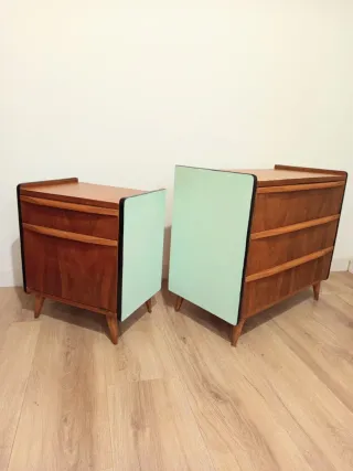 CÓMODA Y MESILLA MID CENTURY.