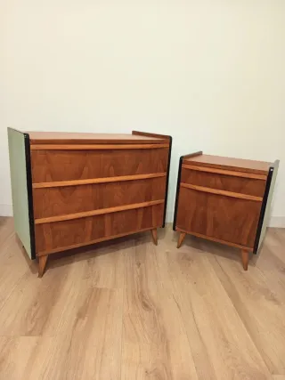 CÓMODA Y MESILLA MID CENTURY.