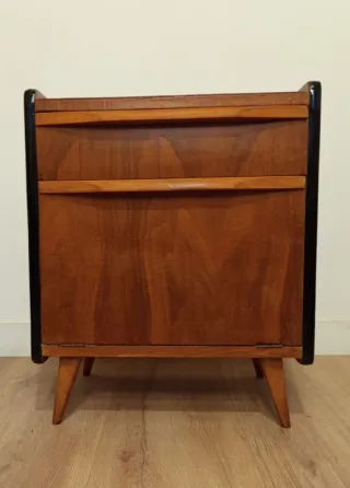 CÓMODA Y MESILLA MID CENTURY.