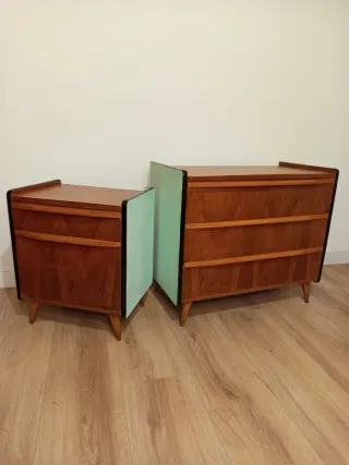 CÓMODA Y MESILLA MID CENTURY.