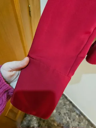 Blusa roja con pedrería