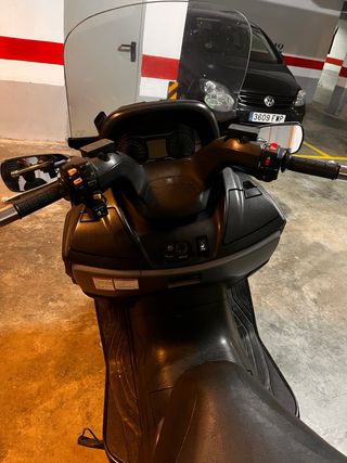 Suzuki Burgman 650 Maxiscooter Automática