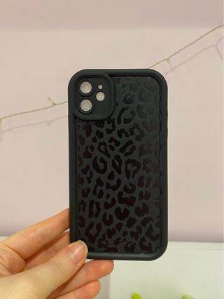 Funda iPhone 11 Leopardo Negra
