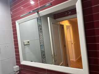 Espejo de baño con aplique de luz