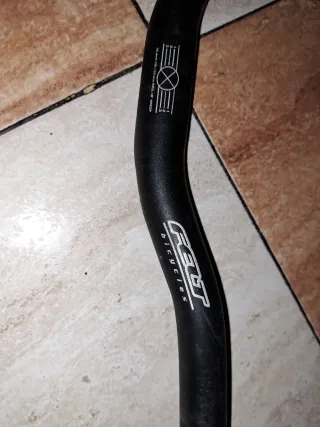 Manillar de bicicleta negro