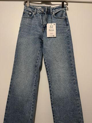 Pantalón ancho Stradivarius con pedrería