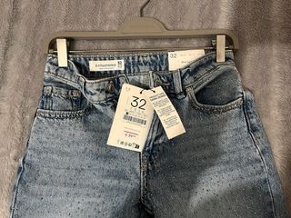 Pantalón ancho Stradivarius con pedrería