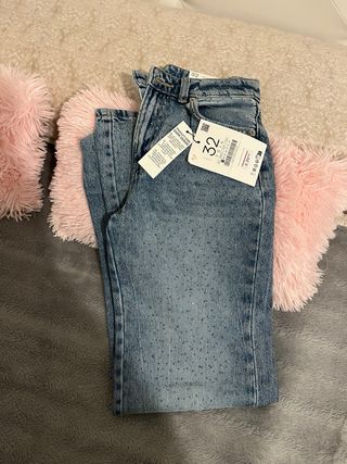 Pantalón ancho Stradivarius con pedrería