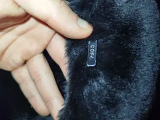 Chaquetón de mujer negro hecho a mano