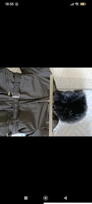 Abrigo negro acolchado y calentito