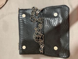 Bolso negro efecto piel