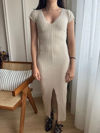 Vestido elástico  beige canalé midi