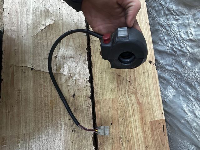 Piña luces derecha Peugeot Trekker 49cc