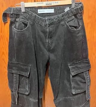 Pantalón cargo Bershka negro mujer