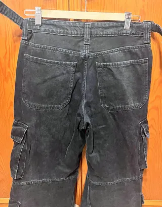 Pantalón cargo Bershka negro mujer