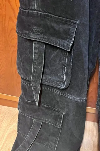 Pantalón cargo Bershka negro mujer