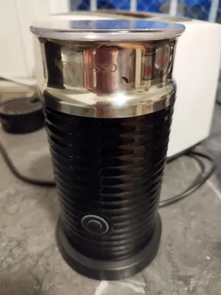Cafetera Nespresso Vertuo Pop + Aeroccino 3