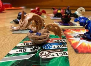 Lote Bakugan con Cartas