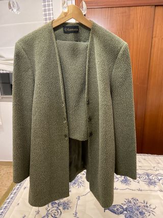 Traje falda y chaqueta Lamara verde oliva