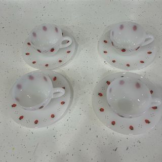 Juego 4 tazas y platos de cafe fresas