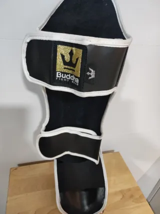 Guantes y espinilleras Buddha