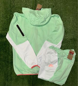 Tuta Nike verde acqua e bianca
