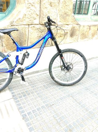 Kona Operator dh 26 2011. Talla L Descenso