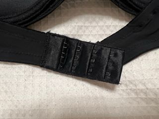 Sujetador negro sin tirantes con relleno