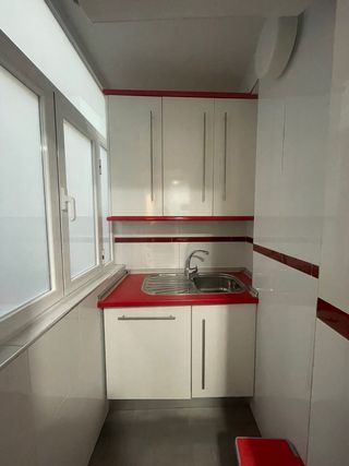 Muebles de cocina blancos/rojos PRECIO NEGOCIABLE