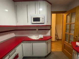 Muebles de cocina blancos/rojos PRECIO NEGOCIABLE