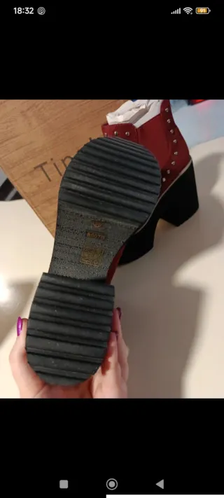 Botas de tacón con tachuelas