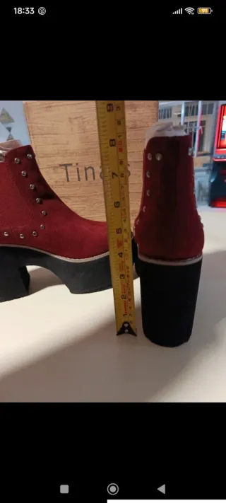 Botas de tacón con tachuelas