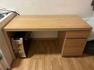 Escritorio de madera