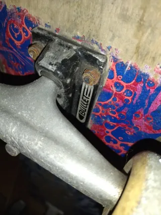 Skate santa cruz y otro skateboard negociable